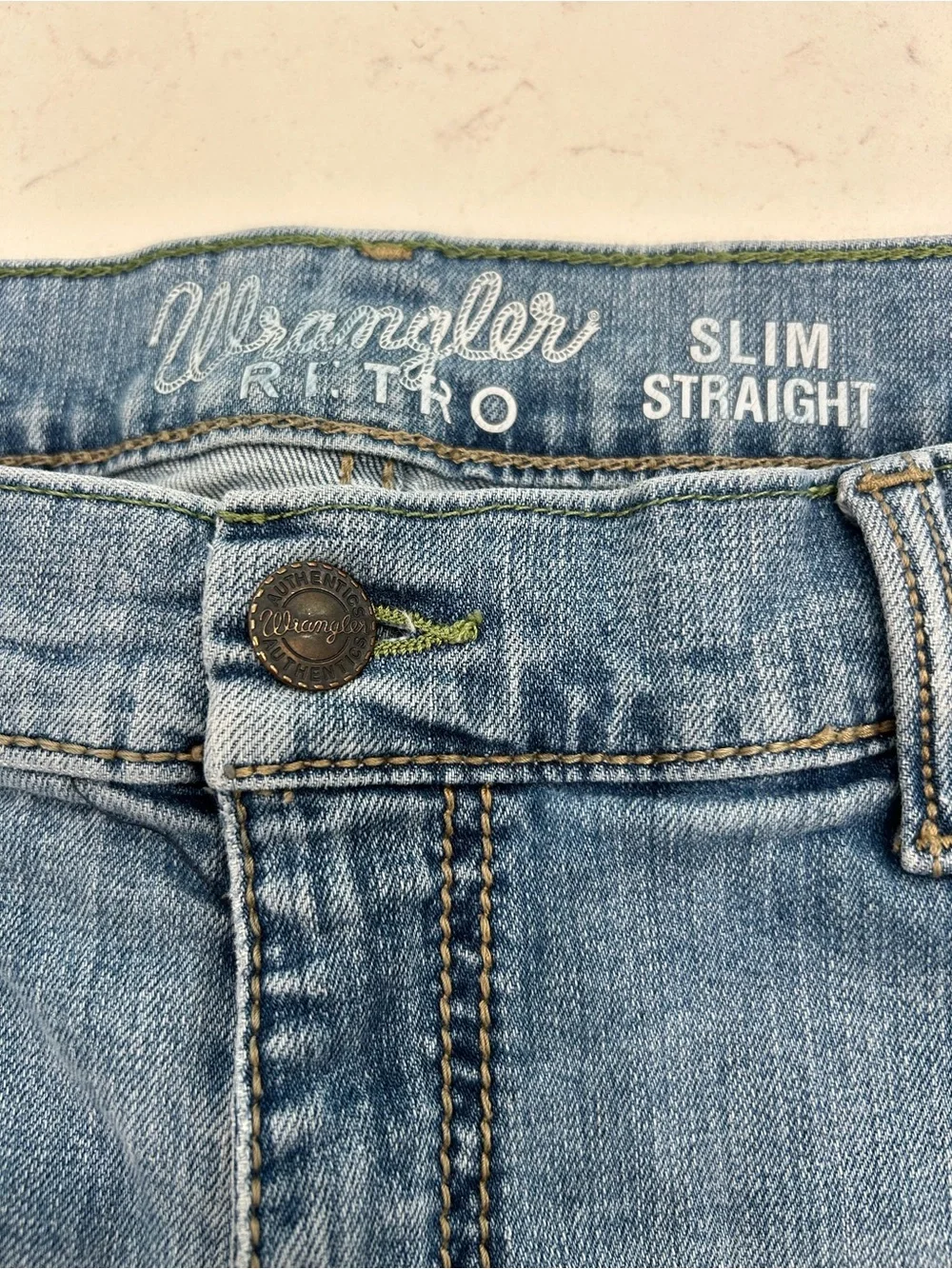 Wrangler slim straight
